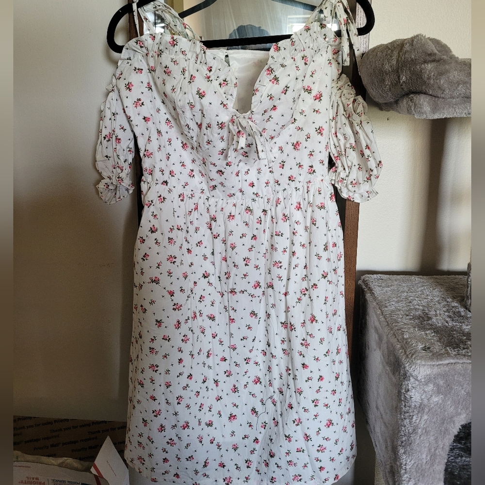 BNWT floral ditsy print off-the-shoulder dress